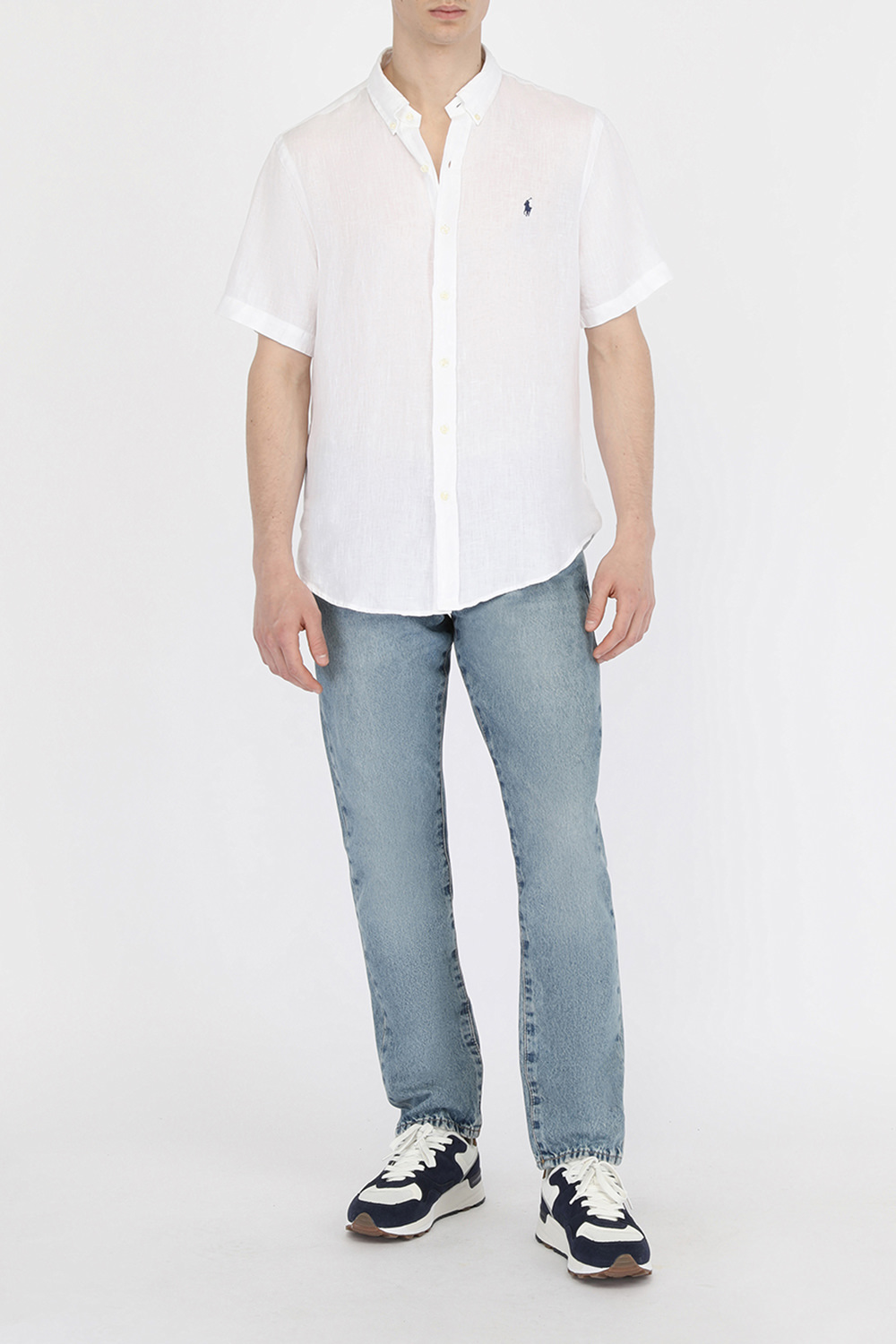 חולצת פשתן מכופתרת וקצרה בלבן